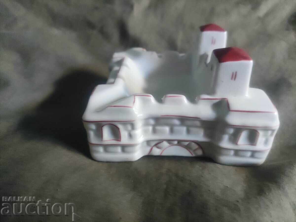 порцеланов пепелник Баба Вида с цена 45.00 лв. | € 23.01 порцеланов пепелник Баба Вида с цена 45.00 лв. | € 23.01