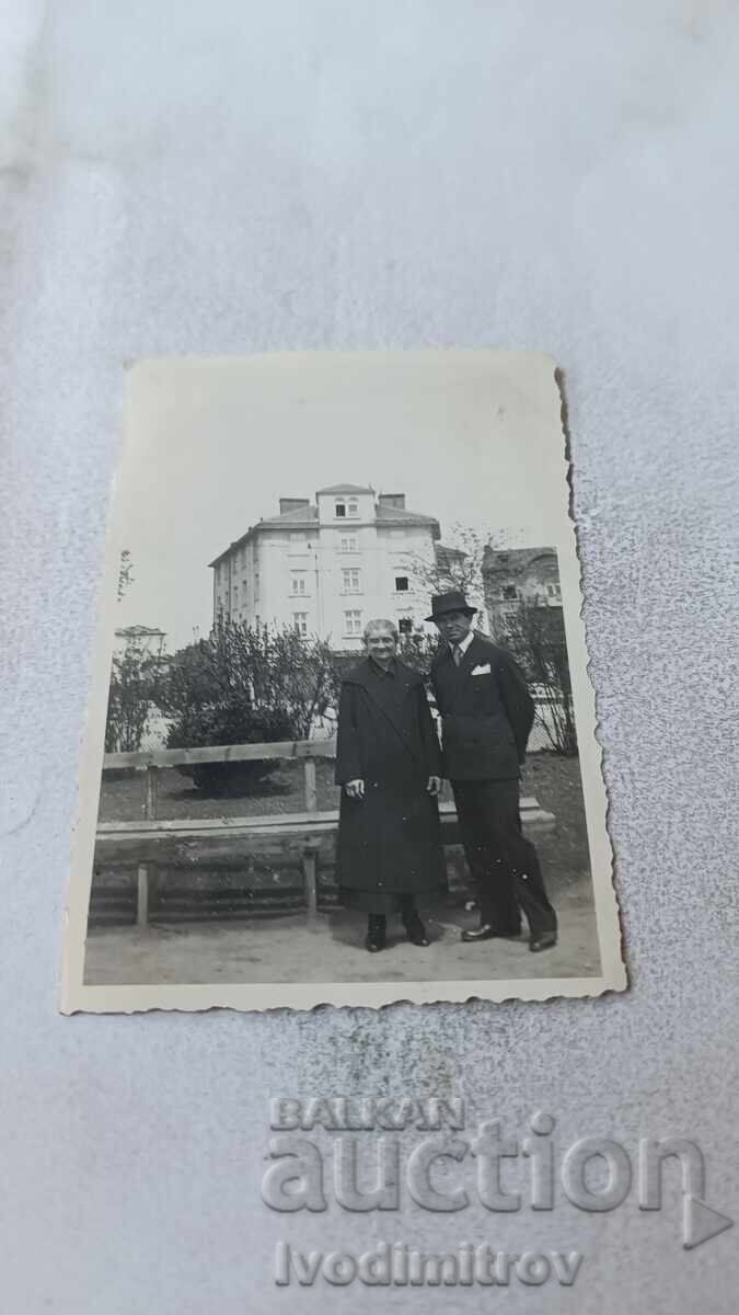 Photo Sofia Man and elderly woman Photo Sofia Man and elderly woman