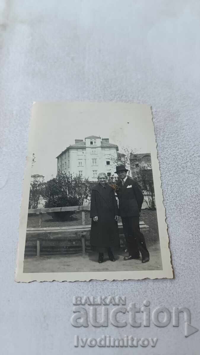 Φωτογραφία Σόφια Άνδρας και ηλικιωμένη γυναίκα Φωτογραφία Σόφια Άνδρας και ηλικιωμένη γυναίκα