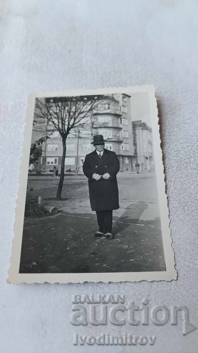 Φωτογραφία Σόφια Άνδρας με παλτό