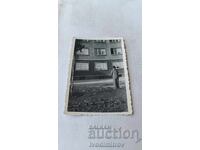 Φωτογραφία Σόφια Άνδρας μπροστά από πολυκατοικία