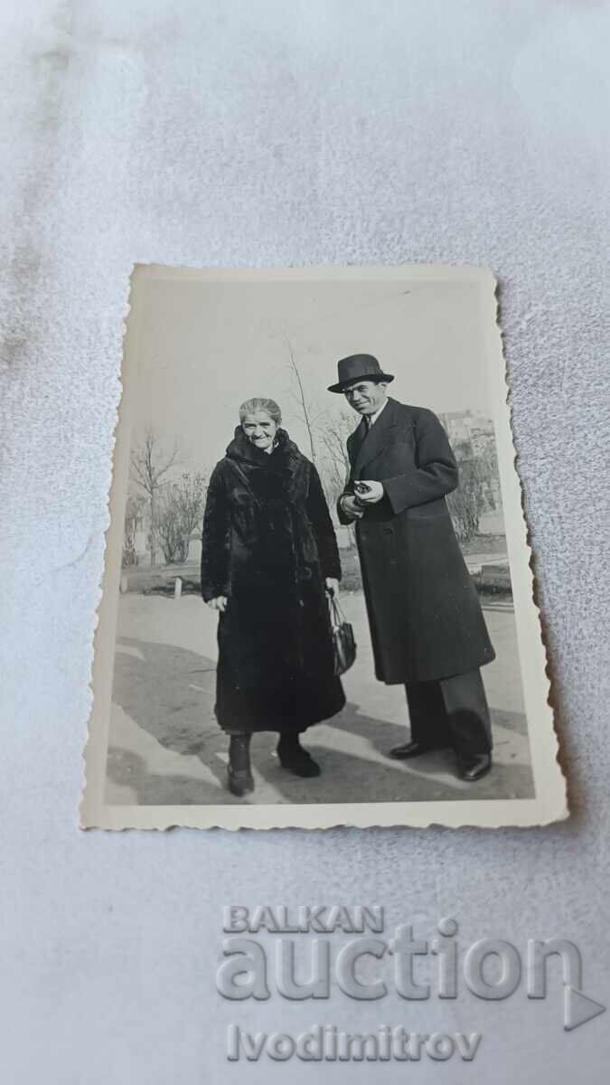 Photo Sofia Man and elderly woman