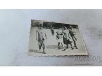 Снимка София Мъж жена и две момчета на ул. Царъ Освободителъ