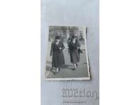 Photo Sofia Two women on a walk