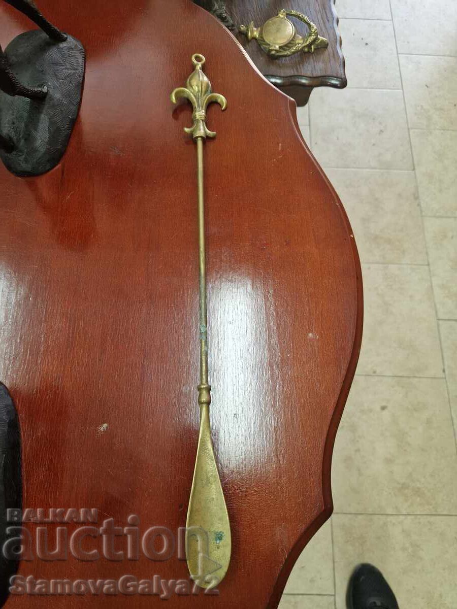 Auction Large antique English bronze shoe rack Auction Large antique English bronze shoe rack