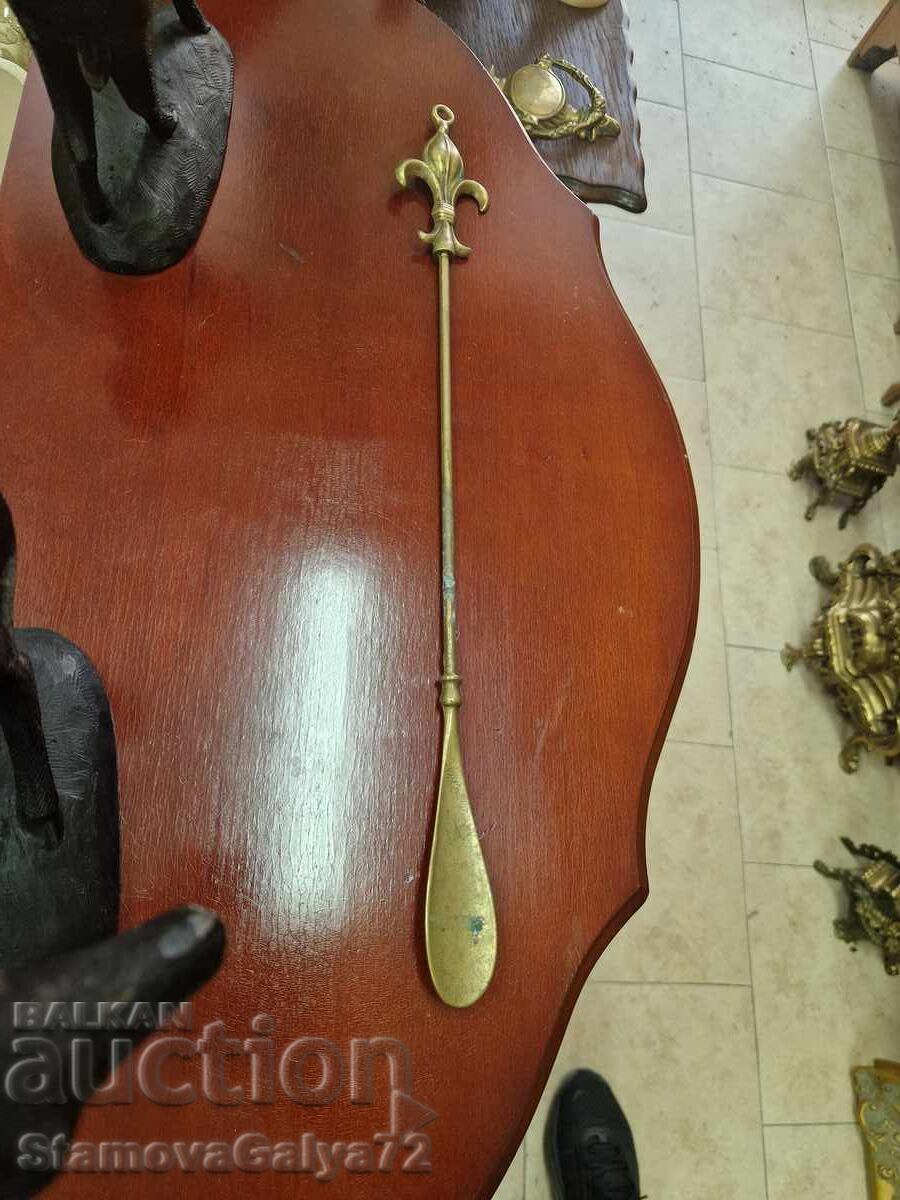 Delivery of Large antique English bronze shoe rack Delivery of Large antique English bronze shoe rack