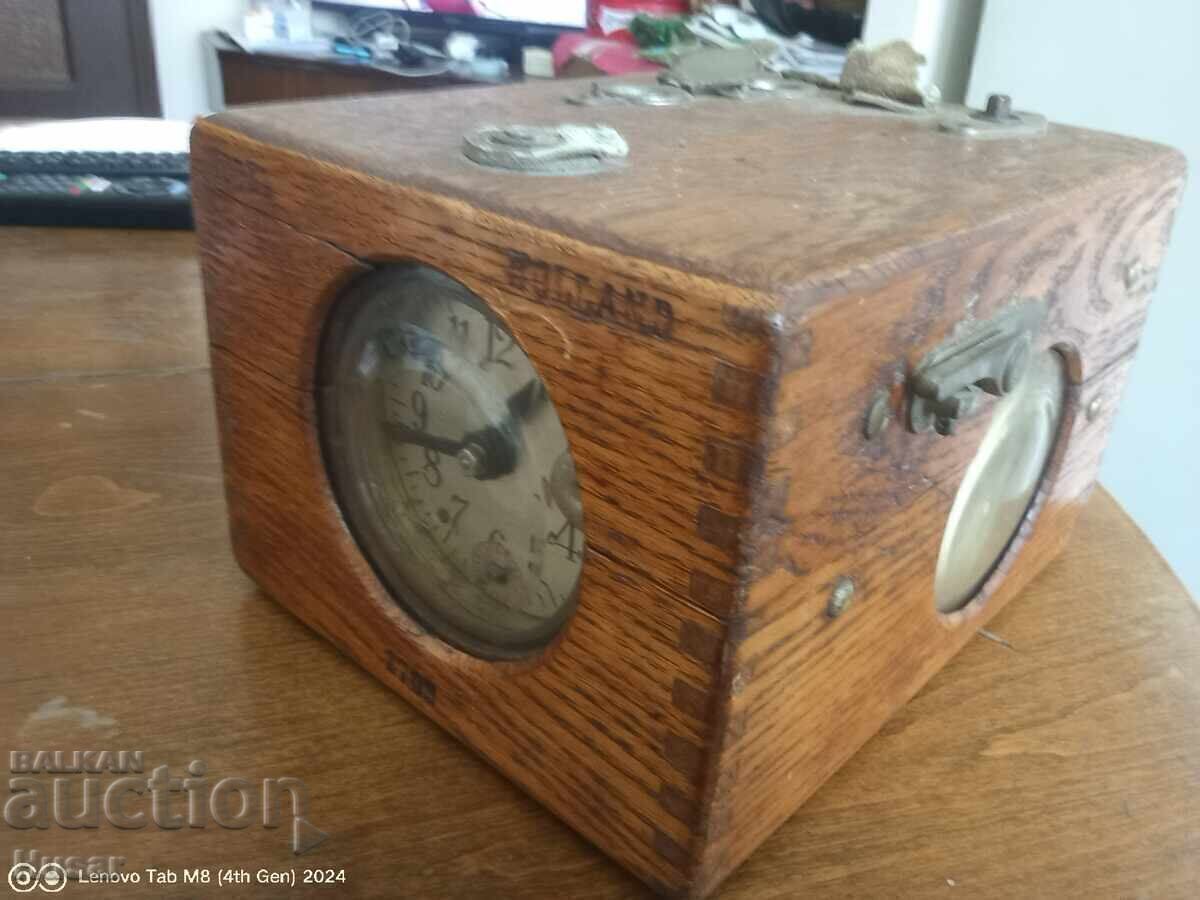 Pigeon, pigeon specific clock for race timing