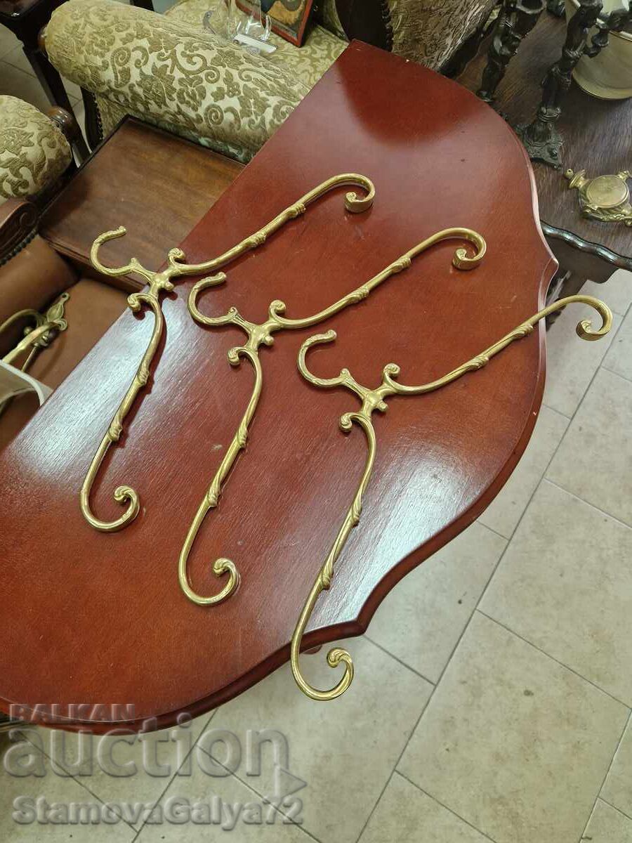 Lot de 3 umerașe franceze din bronz antic cu preț 166.00 BGN | € 84.87 Lot de 3 umerașe franceze din bronz antic cu preț 166.00 BGN | € 84.87