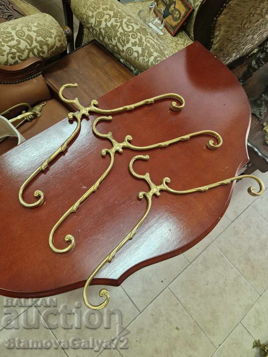 Livrarea Lot de 3 umerașe franceze din bronz antic Livrarea Lot de 3 umerașe franceze din bronz antic