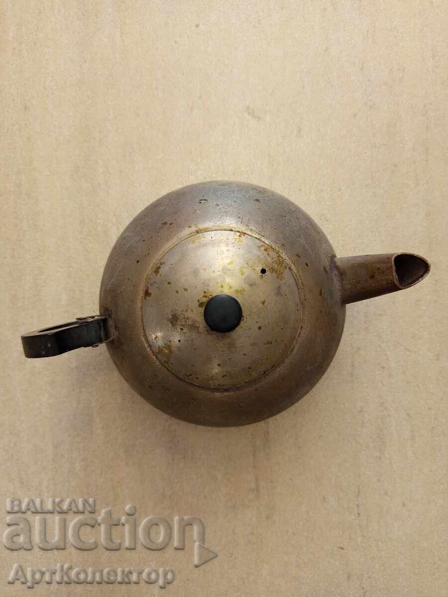 Ceainic vechi din oțel inoxidabil cu preț 15.00 BGN | € 7.67 Ceainic vechi din oțel inoxidabil cu preț 15.00 BGN | € 7.67