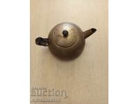 Παλιό τσαγιερό από ανοξείδωτο ατσάλι