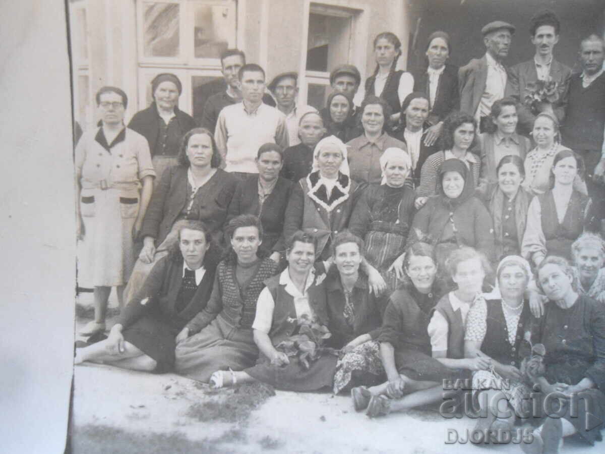 Old photo, May 30, 1950, Momin Prohod, Ihtiman region with price 2.00 BGN | € 1.02