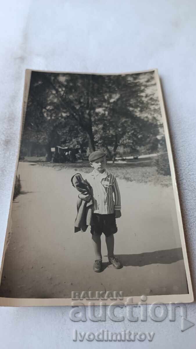 Φωτογραφία Σόφιας, μικρό αγόρι σε αλέα στο πάρκο, 1936