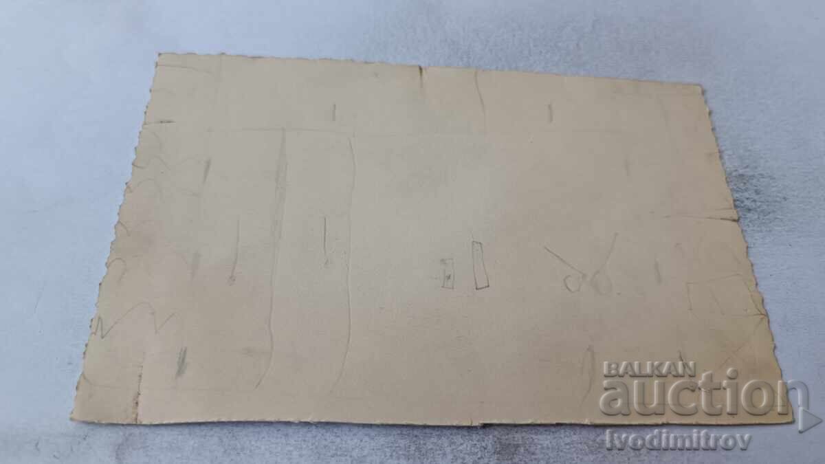 Снимка София Деца и жена в двора на къща с цена 2.35 лв. | € 1.20 Снимка София Деца и жена в двора на къща с цена 2.35 лв. | € 1.20