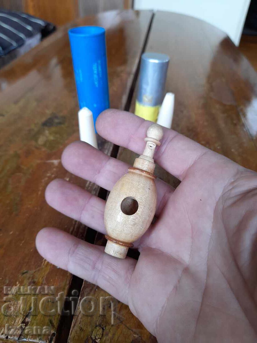 Livrarea Fluier vechi de vânătoare Livrarea Fluier vechi de vânătoare