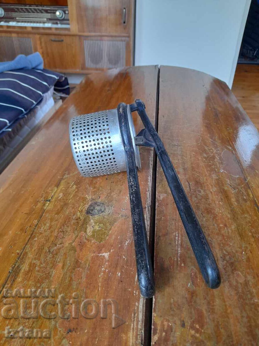 Old potato press Old potato press