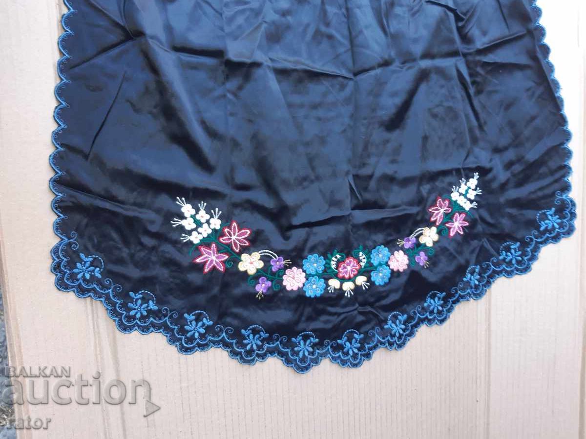 Ποδιά με πολύ κέντημα, παραδοσιακή φορεσιά με τιμή 19.99 BGN | € 10.22
