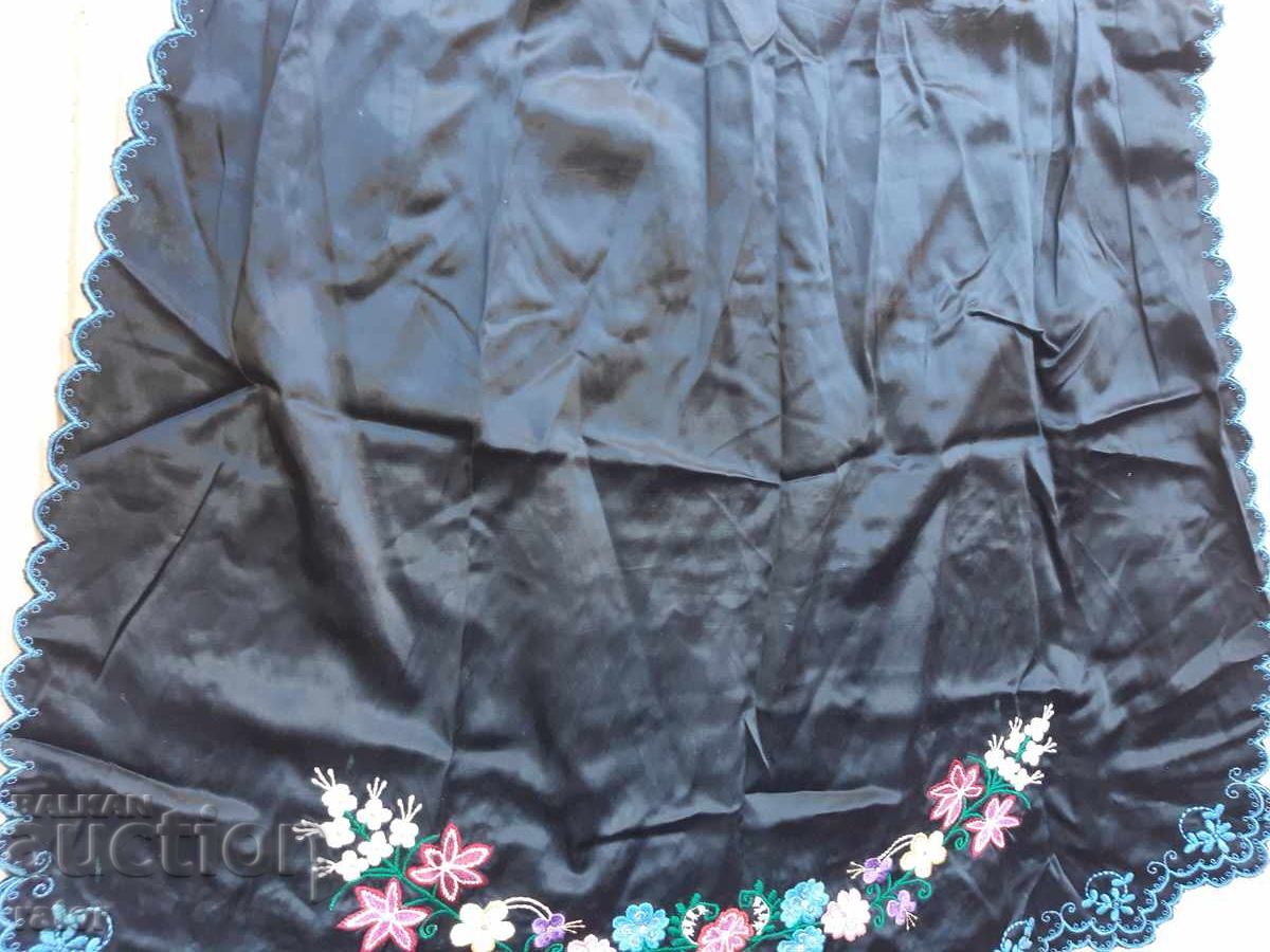 Δημοπρασία Ποδιά με πολύ κέντημα, παραδοσιακή φορεσιά