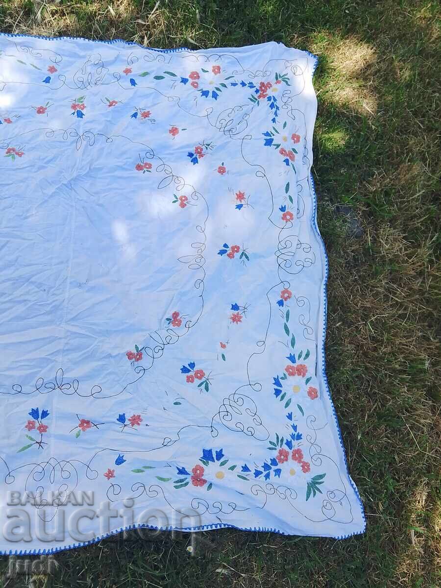 Τραπεζομάντηλο κεντήματος με τιμή 30.00 BGN | € 15.34