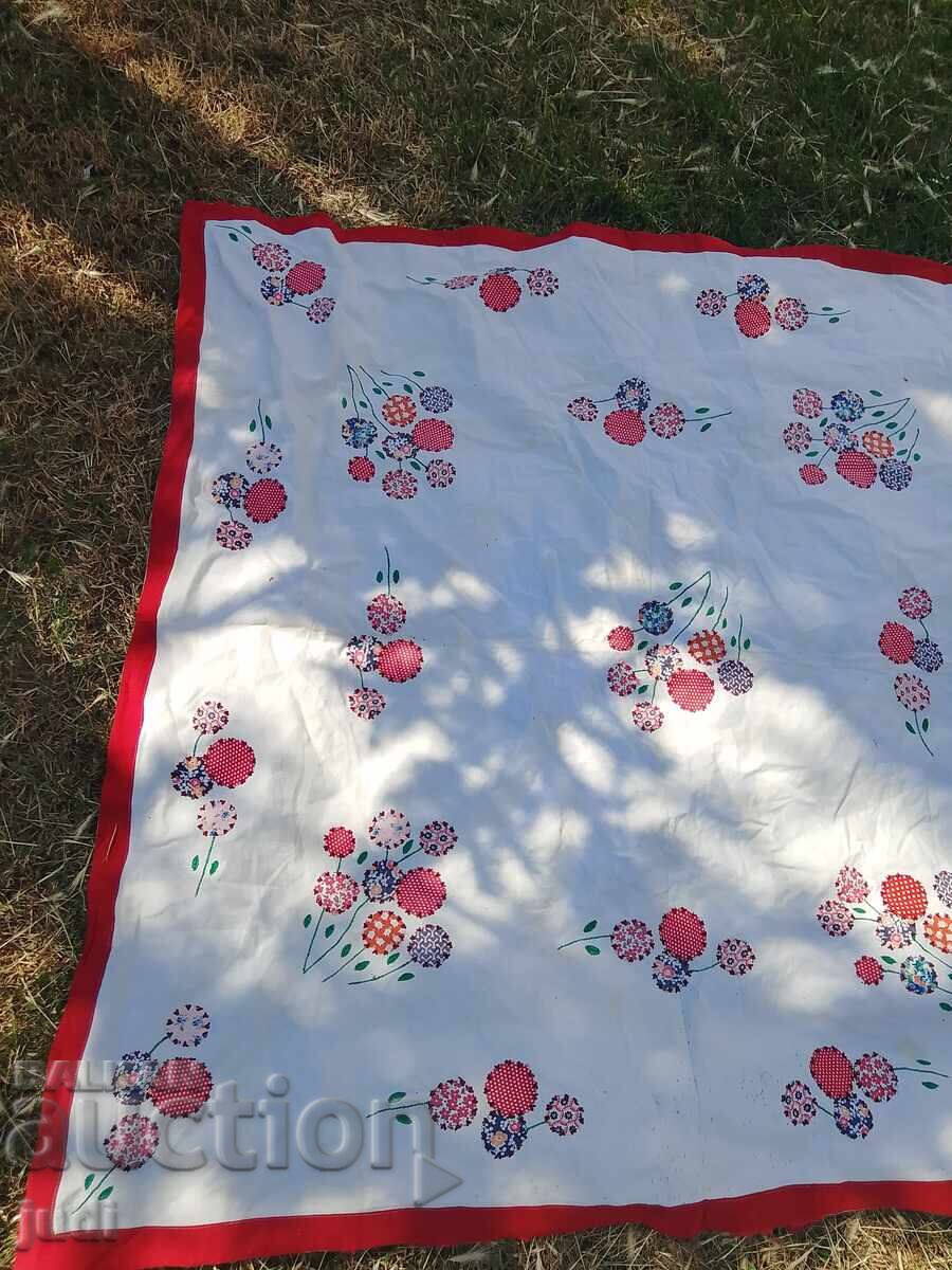 Broderie mare fata de masa cu preț 30.00 BGN | € 15.34 Broderie mare fata de masa cu preț 30.00 BGN | € 15.34