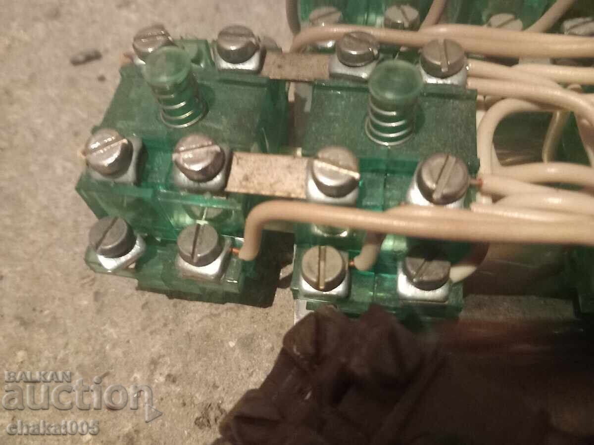 Delivery of Circuit breakers scrap Delivery of Circuit breakers scrap