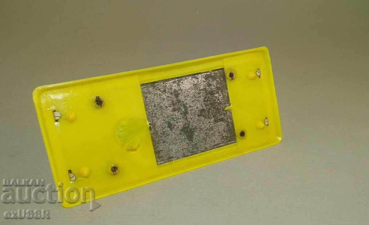 Стара малка играчка шевна машина ,пластмаса и ламарина - 7