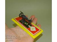 Mașină de cusut veche, mică, jucărie, plastic și tablă