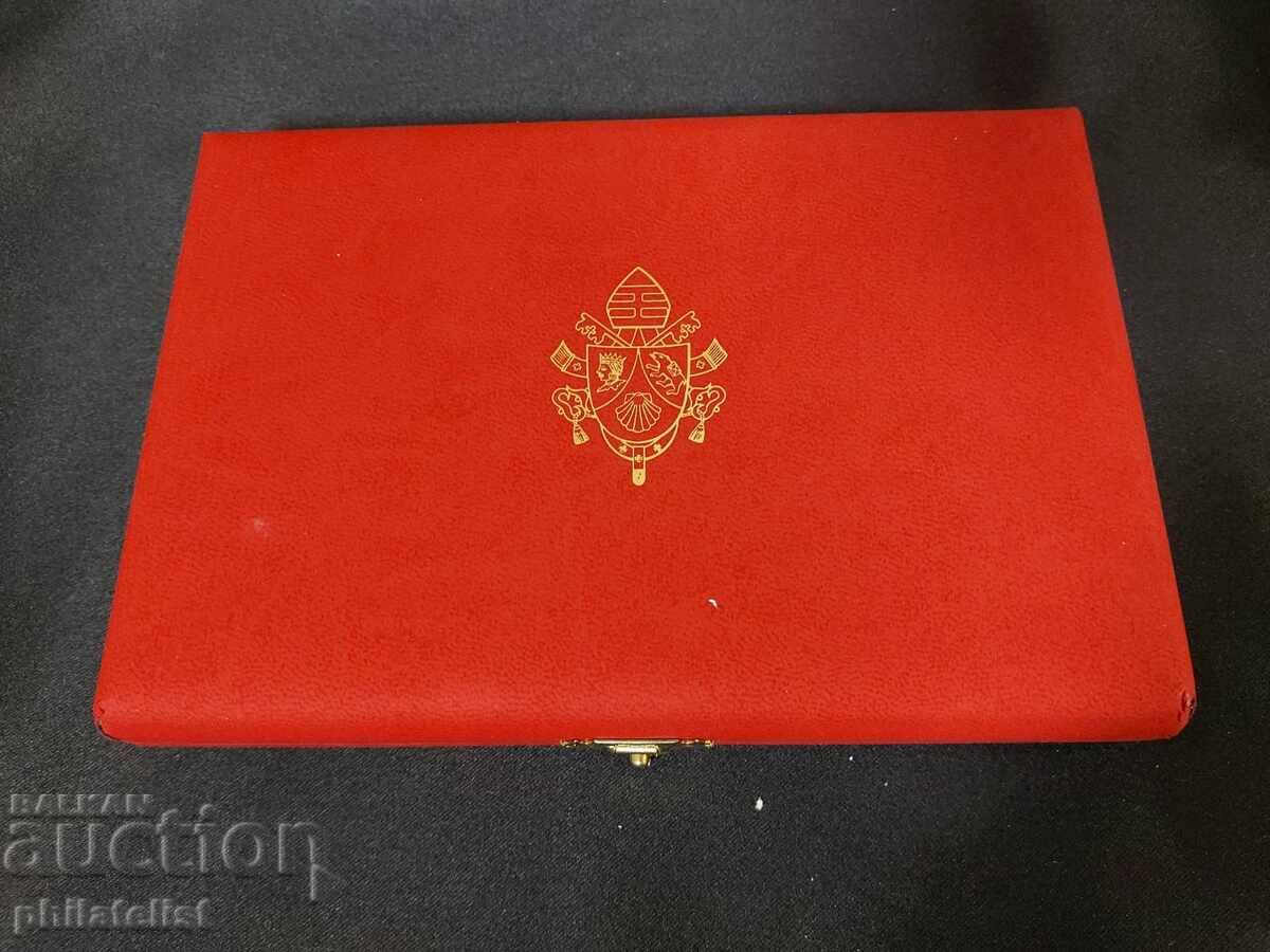 Vatican PROOF 2008 - set bancar + medalie comemorativă cu preț 365.00 BGN | € 186.62 Vatican PROOF 2008 - set bancar + medalie comemorativă cu preț 365.00 BGN | € 186.62