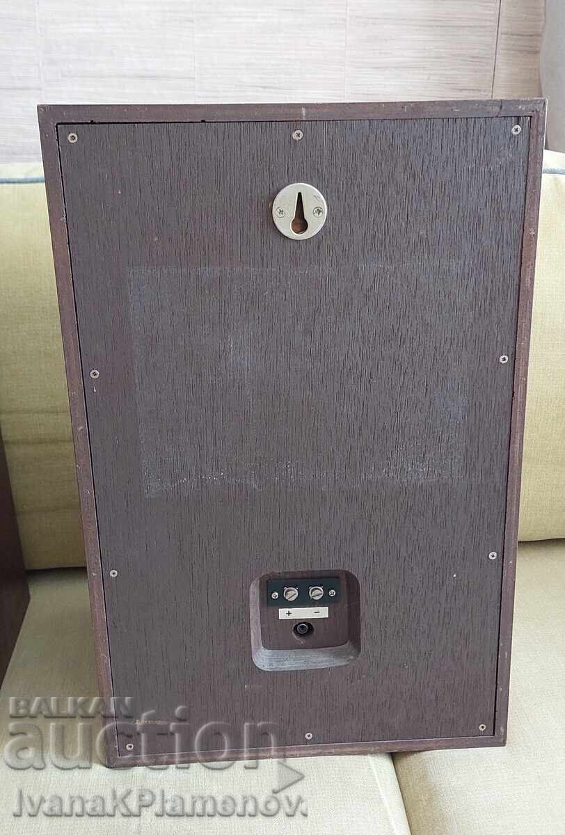 Delivery of Vintage receiver and two speakers for connoisseurs