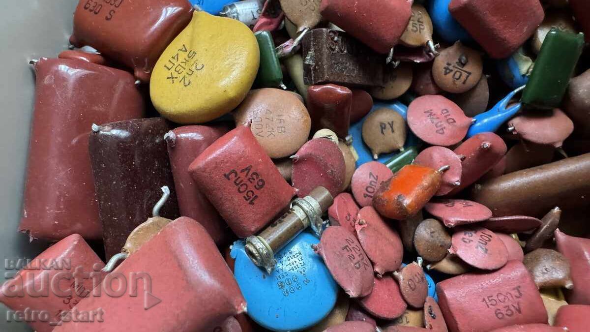 Доставка на Електронна скрап, кондензатори Доставка на Електронна скрап, кондензатори