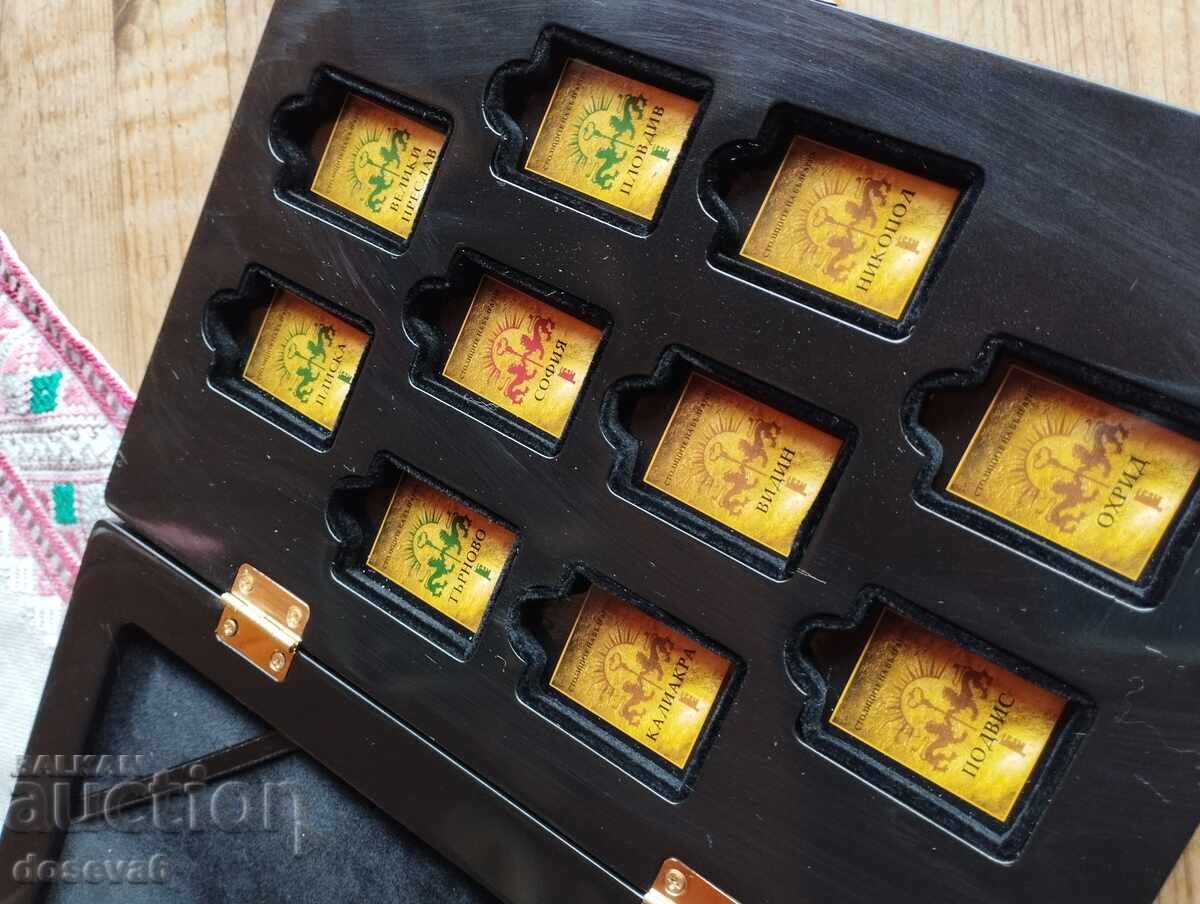 Аукцион КУТИЯ ЗА 10 ЗЛАТНИ КЮЛЧЕТА! С леки забележки по повърхността