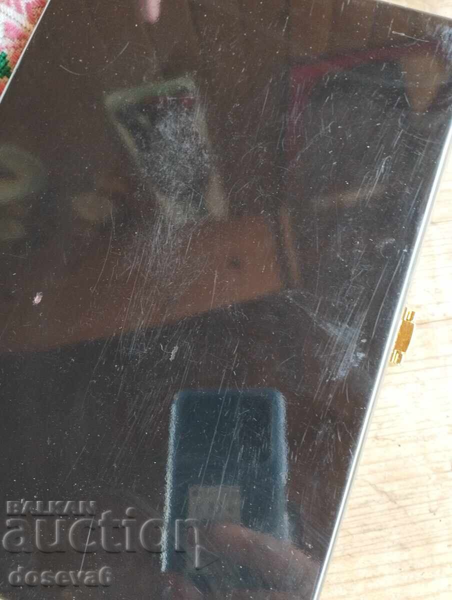 КУТИЯ ЗА 10 ЗЛАТНИ КЮЛЧЕТА! С леки забележки по повърхността - 5