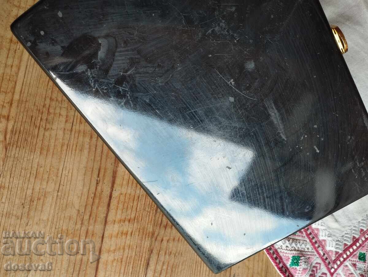 КУТИЯ ЗА 10 ЗЛАТНИ КЮЛЧЕТА! С леки забележки по повърхността - 7