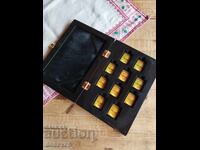 CUTIE PENTRU 10 BUCĂȚI DE BULE DE AUR! Cu ușoare imperfecțiuni pe suprafață