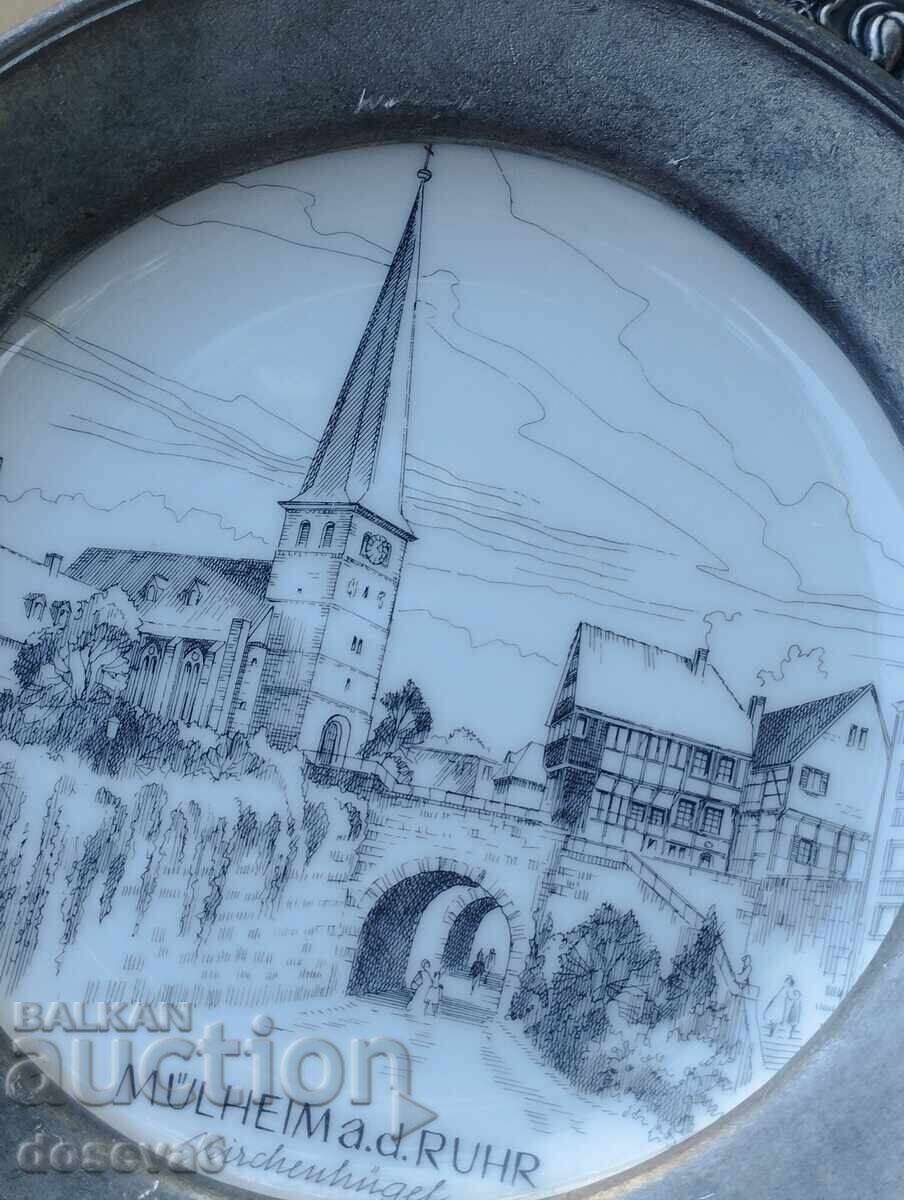 Πορσελάνινο πιατάκι σε κασσιτένιο πλαίσιο - 12 εκ με τιμή 12.00 BGN | € 6.14