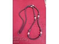 Αρχαίο κολιέ με αιματίτη και μαργαριτάρια