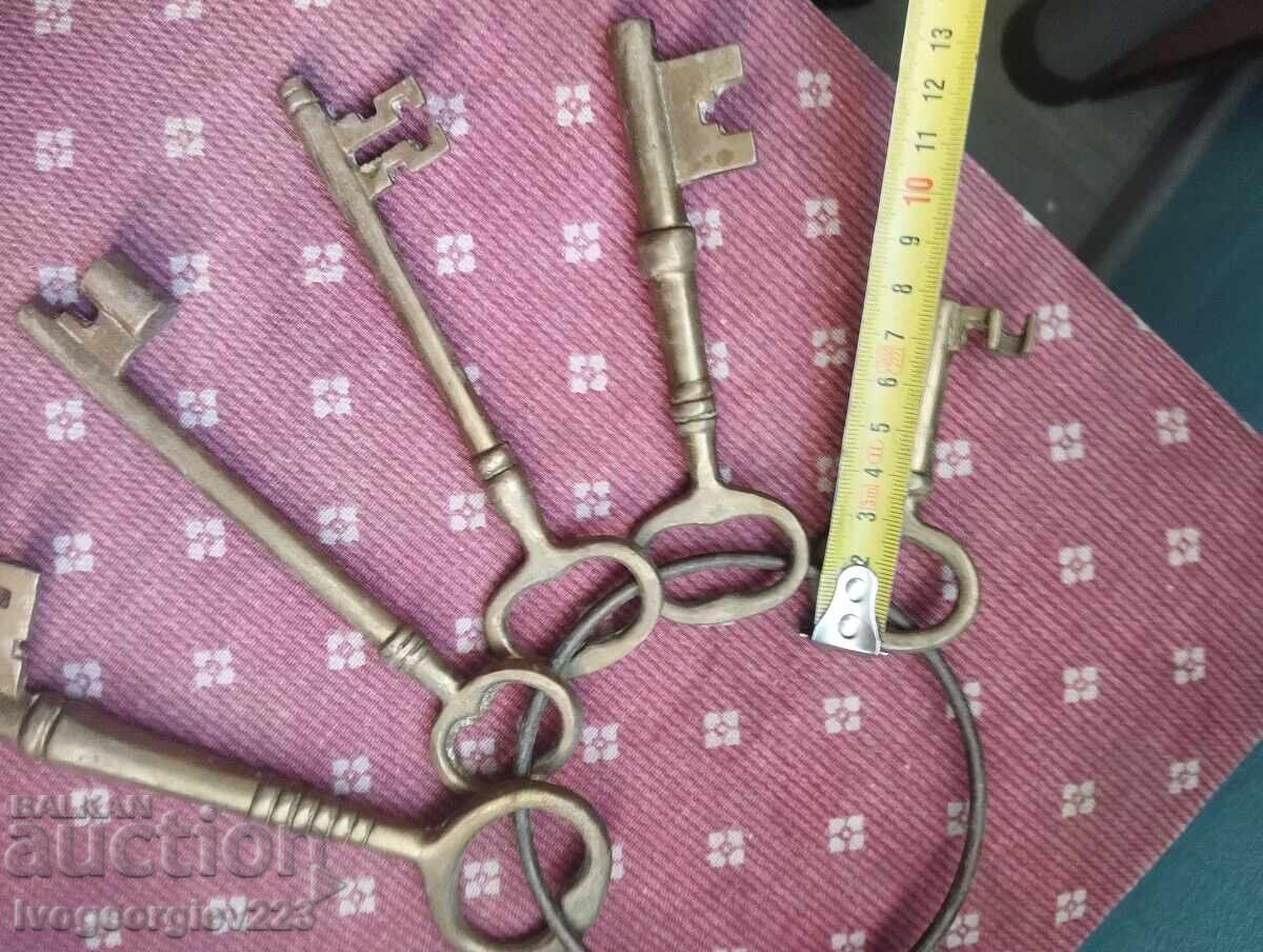 Licitație Set de chei vechi pentru decorațiuni