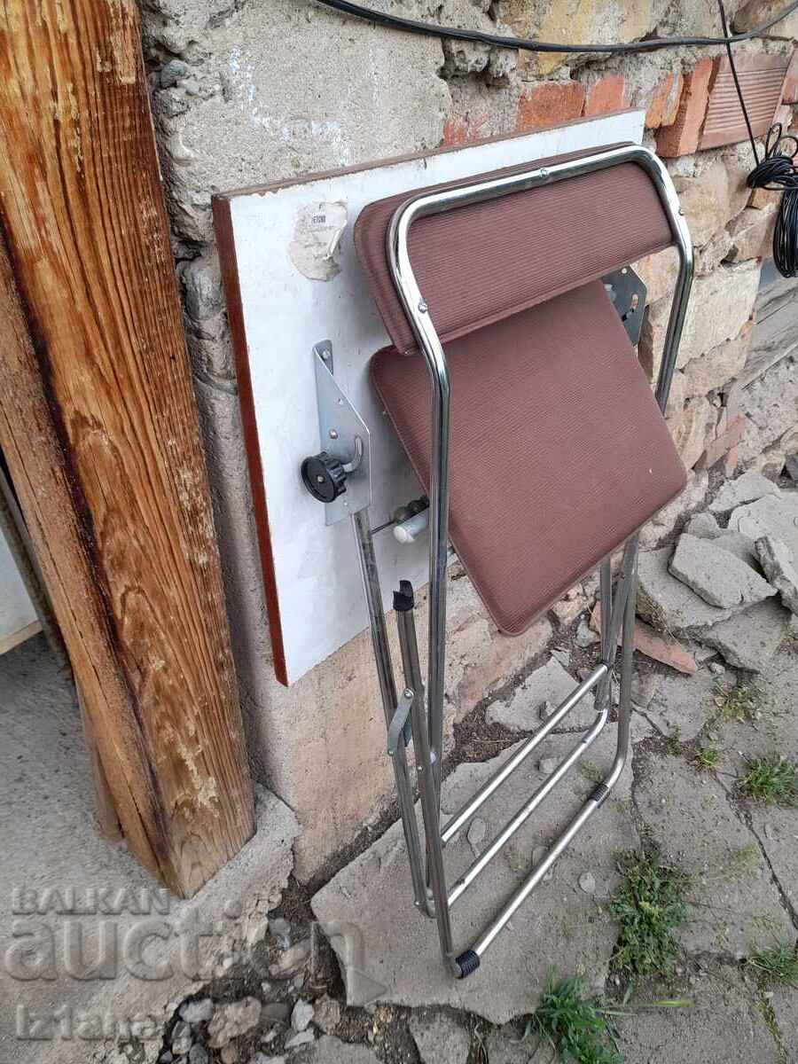 Стар ученически чин,бюро Чавдарче с цена 165.00 лв. | € 84.36 Стар ученически чин,бюро Чавдарче с цена 165.00 лв. | € 84.36