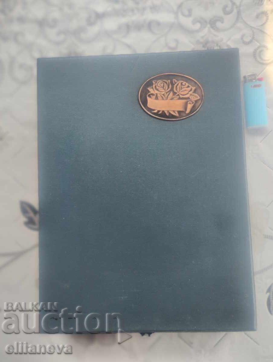 Παλιό κουτί για μαχαιροπήρουνα 30/20εκ