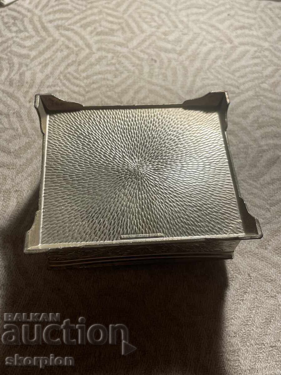 Cutie veche pentru bijuterii cu preț 38.00 BGN | € 19.43