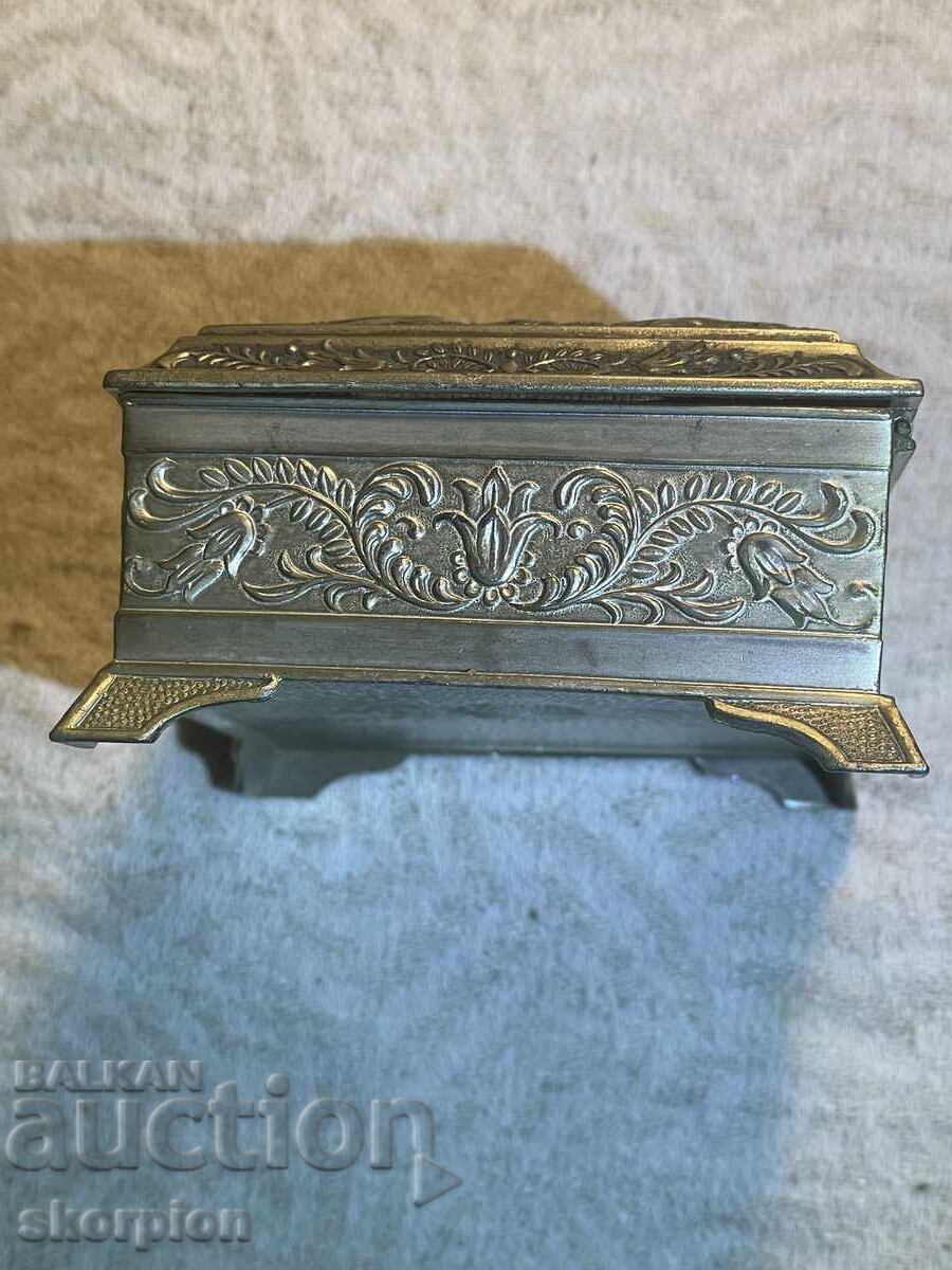 Licitație Cutie veche pentru bijuterii