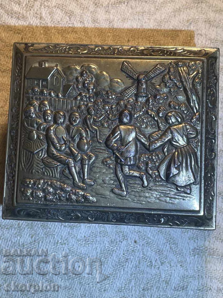 Cutie veche pentru bijuterii