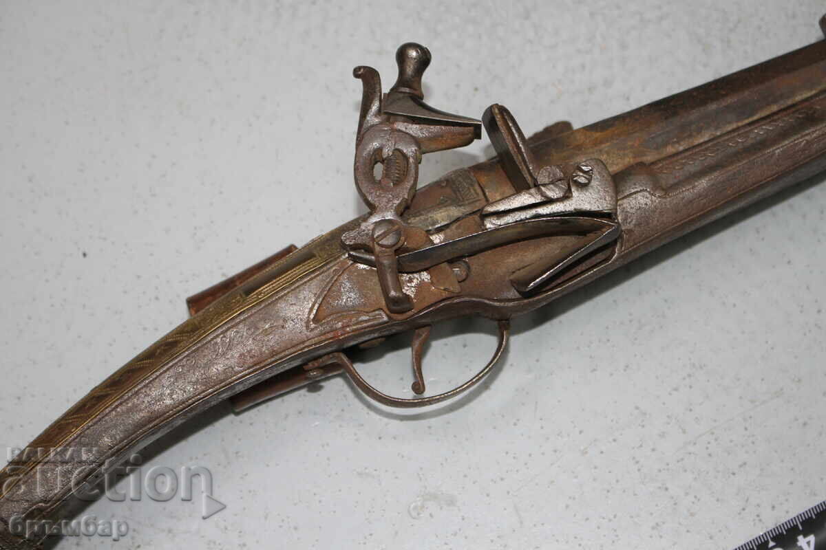 Παράδοση Αρχαίο τουφέκι με πυρόλιθο Αρναούτκα, με μηχανισμό πυρόλιθου