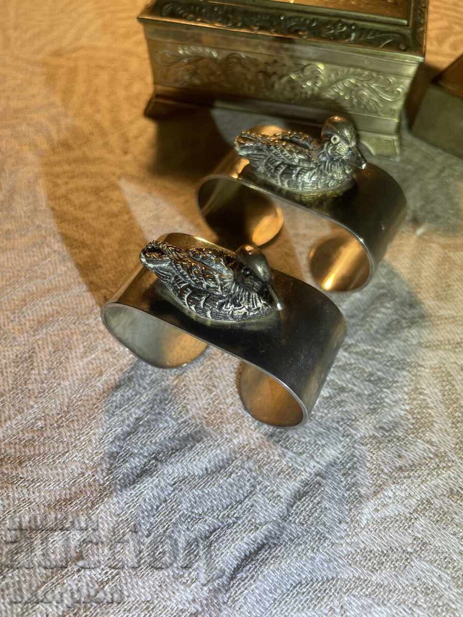 SET DE 2 INELE DE ȘERVEȚEL ARGINTATE cu preț 17.00 BGN | € 8.69