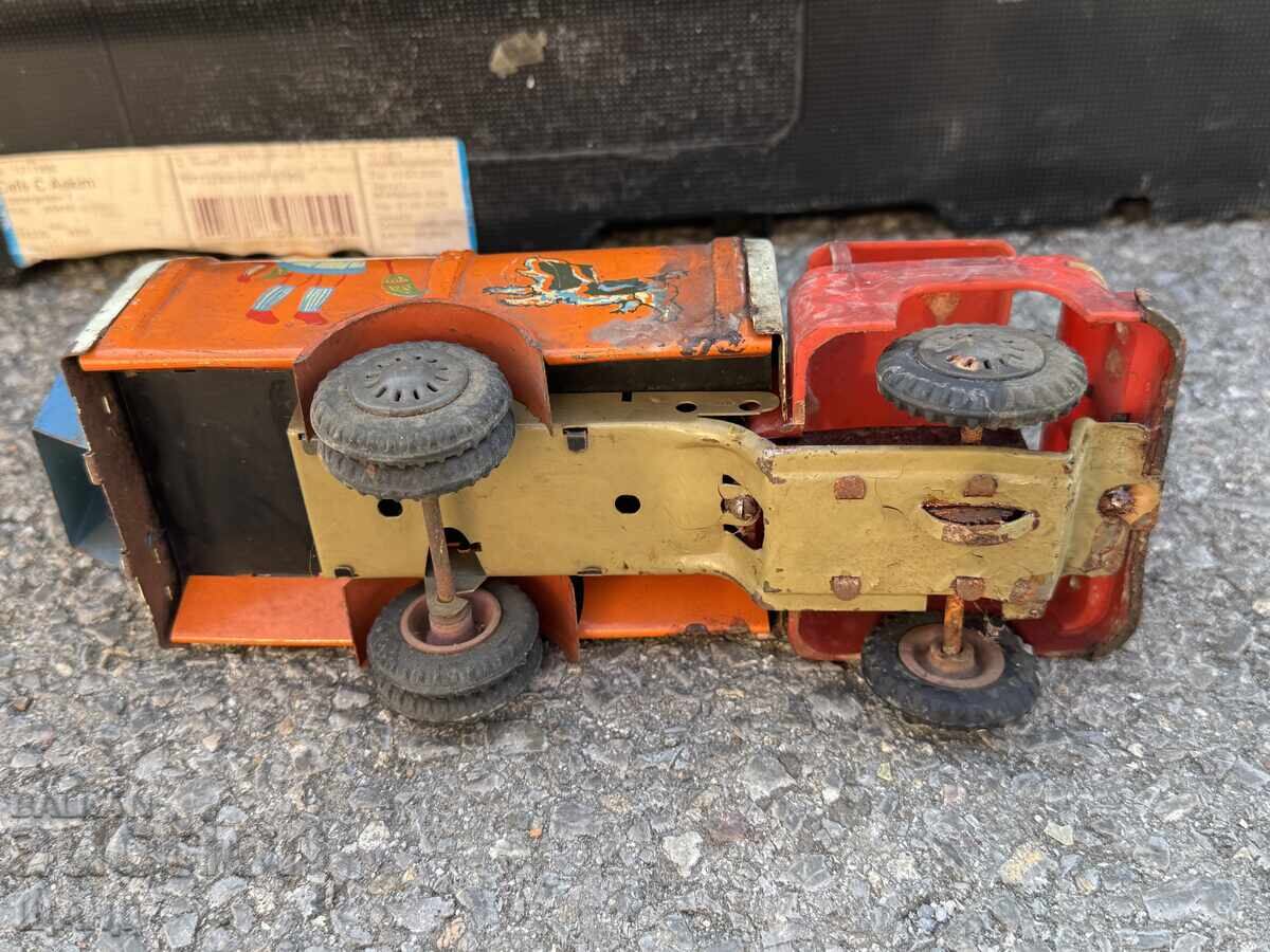 Old metal toy model garbage truck - 5