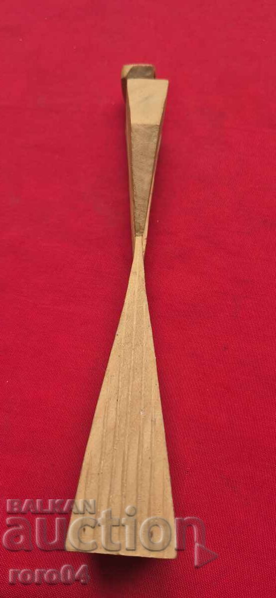 ΠΑΛΑΙΟ ΒΟΥΛΓΑΡΙΚΟ ΞΥΛΙΝΟ ΓΛΥΠΤΟ με τιμή 27.00 BGN | € 13.80