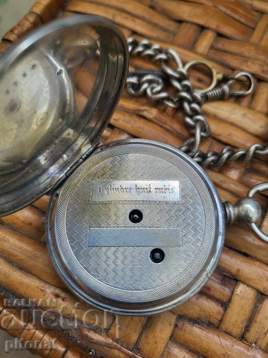 Παράδοση Ασημένιο ρολόι τσέπης με ασημένια αλυσίδα