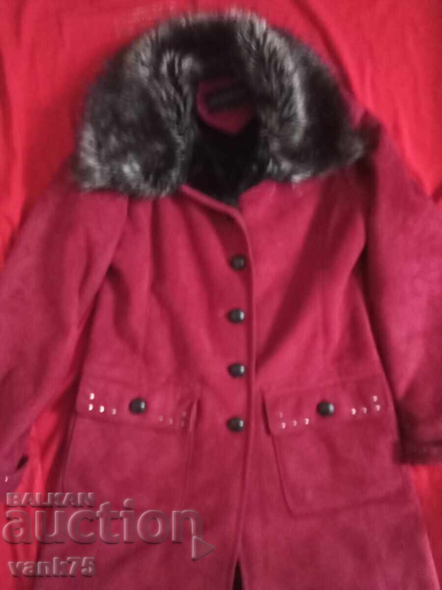 Licitație Palton Maro din piele întoarsă naturală, cu blană la interior Licitație Palton Maro din piele întoarsă naturală, cu blană la interior