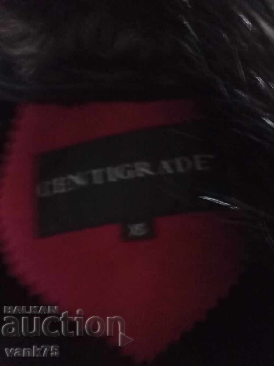 Livrarea Palton Maro din piele întoarsă naturală, cu blană la interior Livrarea Palton Maro din piele întoarsă naturală, cu blană la interior