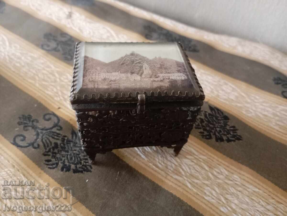 Cutie veche filigranată Cutie veche filigranată